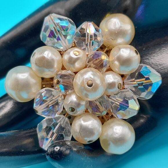 Vintage Snowflake Brooch, Beaded Faux Pearl Aurora Borealis Crystals, 1960s, 2" - Picture 6 of 9
